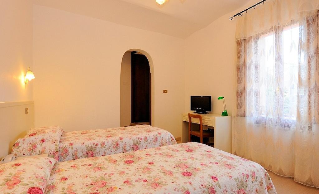 Hotel San Sebastiano Perugia Cameră foto