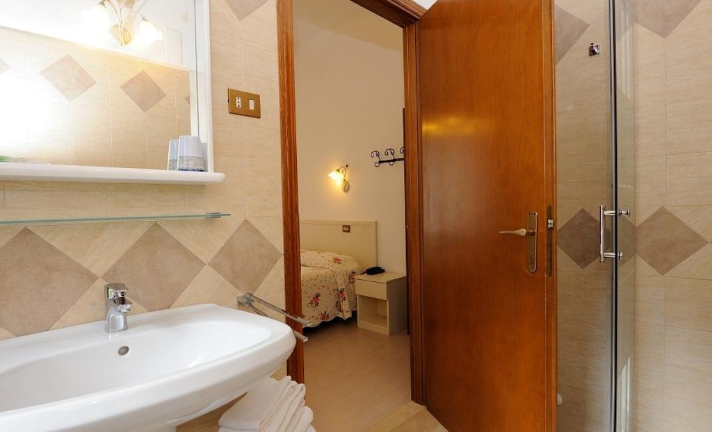 Hotel San Sebastiano Perugia Cameră foto
